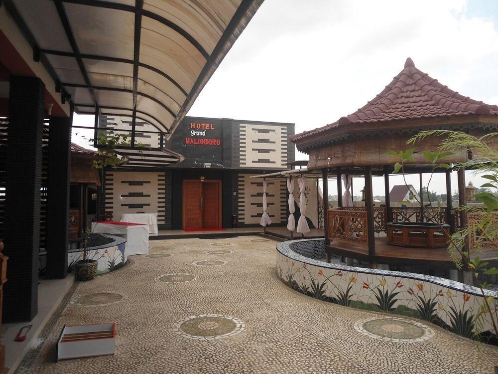 Grand Malioboro Hotel Jambi Exterior photo